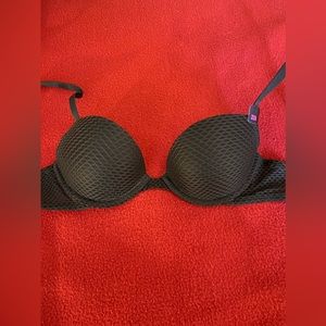 NWT LS BLK "Remix" Plunge, 32A. *P1019
